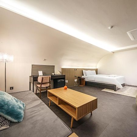 UNI Hotel Seoel Buitenkant foto